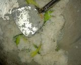 Foto langkah ke 1 dari resep Roti teflon inti kelapa ekonomis.