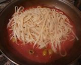 Foto del paso 6 de la receta: Tallarines en salsa de tomate y olivas sabor anchoas