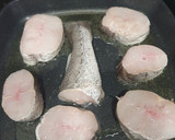 Foto del paso 1 de la receta: Merluza a la bilbaína