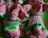 Foto langkah ke 5 dari resep Bolu kukus semangka.