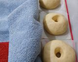 Foto langkah ke 7 dari resep Donat Maizena Meses.