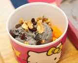Foto langkah ke 4 dari resep Low Sugar Charcoal Frozen Yogurt 🍦.