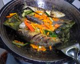 Foto langkah ke 4 dari resep Ikan Goreng Bumbu Acar Kuning.