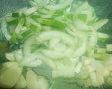 Foto langkah ke 1 dari resep Tumis timun telor.
