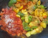 शिमला मिर्च आलू की सब्जी (Shimla mirch aloo ki sabzi recipe in Hindi) रेसिपी चरण 3 फोटो