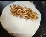 लेफ्ट ओवर नूडल्स से मेक ओवर नूडल्स स्प्रिंग रोल्स (noodle spring roll recipe in hindi) रेसिपी चरण 3 फोटो