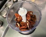 Une image de l'étape 2 de Cake aux bananes et noix de pécan.