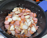 Foto del paso 2 de la receta: Salchichas al vino con Salsa de Tomate
