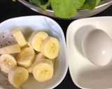 A picture of step 1 of Banana spinach pancakes with peanuts.