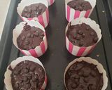 Foto langkah ke 4 dari resep Muffin Cokelat (No Mixer).