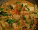 Foto langkah ke 6 dari resep Ayam Kemangi Bumbu Kuning Pedas.
