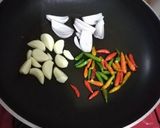 รูปขั้นตอนการทำที่ 3 ของ น้ำพริกเห็ดย่าง