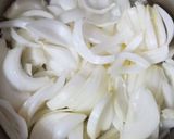 Foto del paso 1 de la receta: Tarta de cebolla y queso
