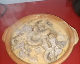 Foto del paso 2 de la receta: Magro al vino con cebolla, champiñones y nata