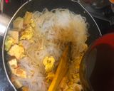 Foto langkah ke 6 dari resep Pad Thai ala Pailin's Kitchen.