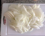 Foto del paso 1 de la receta: Tortilla de cebolla 🧅