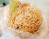 Hình bước làm 2 của món Mì chiên giòn xào giấm