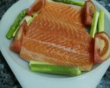 Foto del paso 6 de la receta Salmón al horno con pesto y verduras