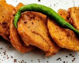 A picture of step 5 of Aloo pakoda.