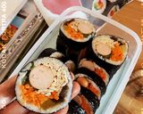 Hình bước làm 4 của món Gimbap chuẩn vị Hàn
