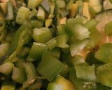 Foto del paso 1 de la receta: Tortilla zapallito, puerro y morron verde