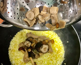 Foto del paso 2 de la receta: Vieiras en crema de setas y avellanas al aroma del tomillo