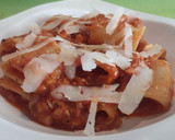 Foto del paso 8 de la receta: Paccheri con salsa de tomate, trucha marinada y lascas de pecorino