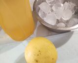 Foto langkah ke 1 dari resep Fresh Squeezed Lemonade.