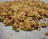Foto del paso 7 de la receta: Granola sin gluten de quinoa hinchada con almendras y ciruelas