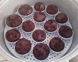 Foto langkah ke 11 dari resep Muffin Cokelat Chocochip Kukus.