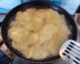 Foto del paso 1 de la receta: Pastel improvisado de patata, p. del piquillo y brandada bacalao
