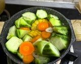Foto langkah ke 3 dari resep Sayur Bening Oyong Wortel dan Jagung.