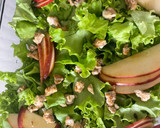 Foto del paso 4 de la receta: Ensalada de lechuga y manzana