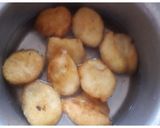 A picture of step 4 of Dahi Vada (urad dal).