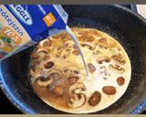 Tejszínes-gombás spagetti fekete-erdei sonkával recept fázis 3 fotója