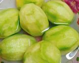 Hình bước làm 1 của món Cóc trái trộn chân gà