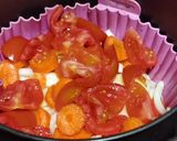 Foto del paso 2 de la receta Muslos de pollo con patatas y tomate