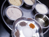 चटपटी मठरी (Chatpati mathri recipe in Hindi)