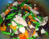 Foto langkah ke 3 dari resep Tumis buncis ayam jamur.