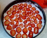 Tejszínes eper torta 🍓🍰 recept fázis 7 fotója