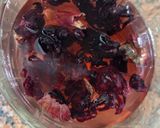 Foto del paso 2 de la receta: Tereré de hibisco endulzado con glicina 🌺 Infusión fresca antinflamatoria de yerba mate e hibiscus