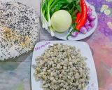 Hình bước làm 1 của món Hến xào xúc bánh tráng