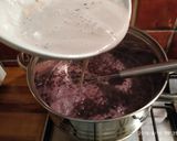 Áfonya krémleves recept fázis 4 fotója