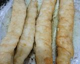 Hình bước làm 1 của món Mì căn ống xào nghệ (lòng xào nghệ chay)