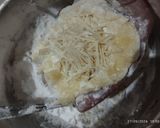Foto langkah ke 3 dari resep Cheesy Potato Pancake.