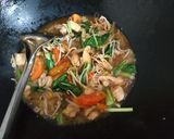 Foto langkah ke 5 dari resep Tumis Ayam Sawi Toge.