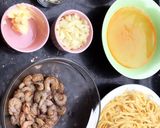 Foto langkah ke 1 dari resep Creamy Shrimp Alfredo Pasta.