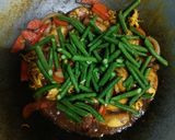 Gambar langkah 3 resipi Sotong Kacang Panjang Goreng Kicap.
