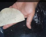 A picture of step 5 of Aaloo chicken samosa.