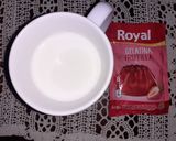 Foto del paso 1 de la receta: Bizcochuelo Volcán Rosa con Cobertura Danonino /Bolo de Morango Vulcão com creme de Danoninho